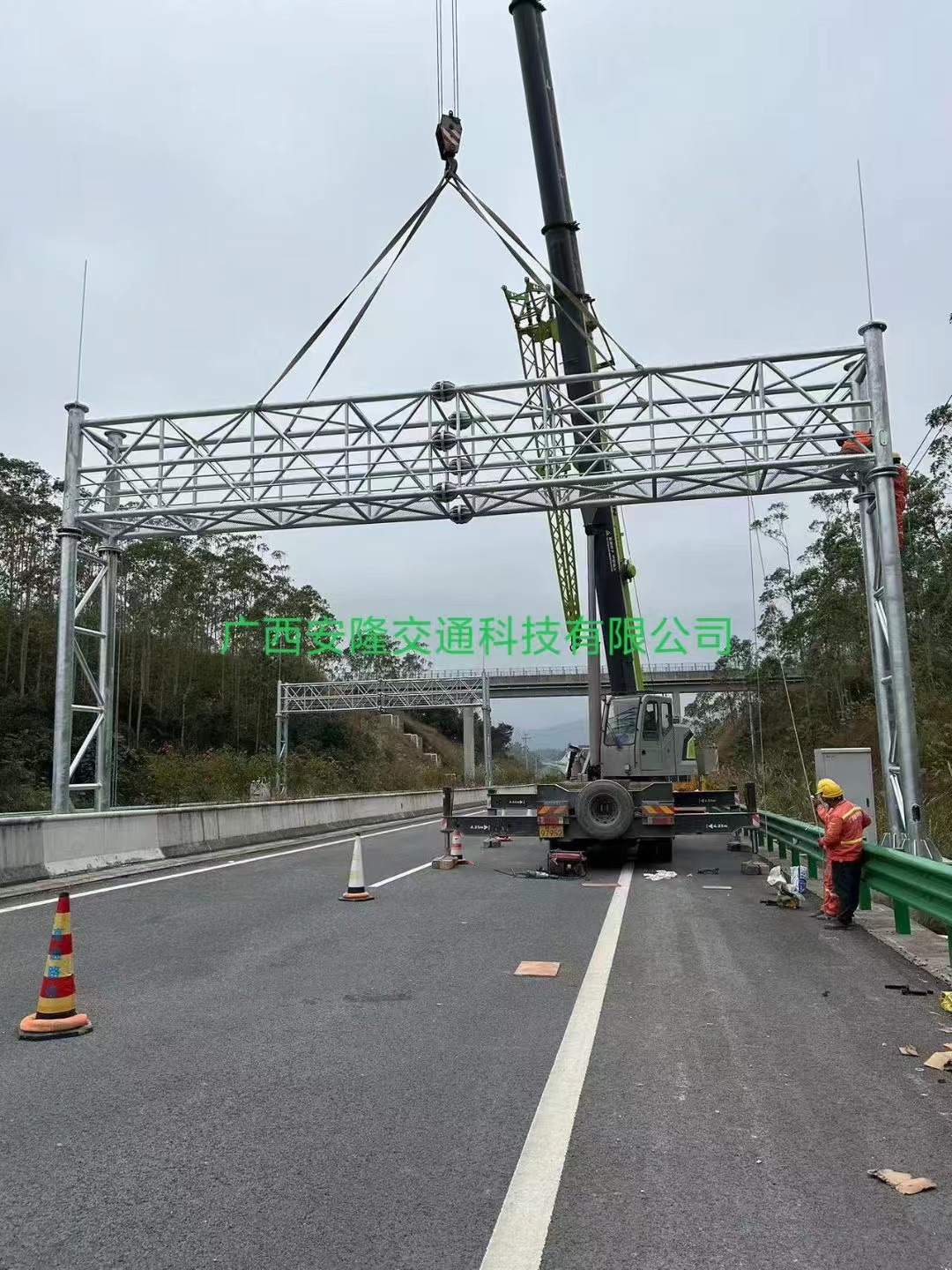 廣西高速龍門架安裝