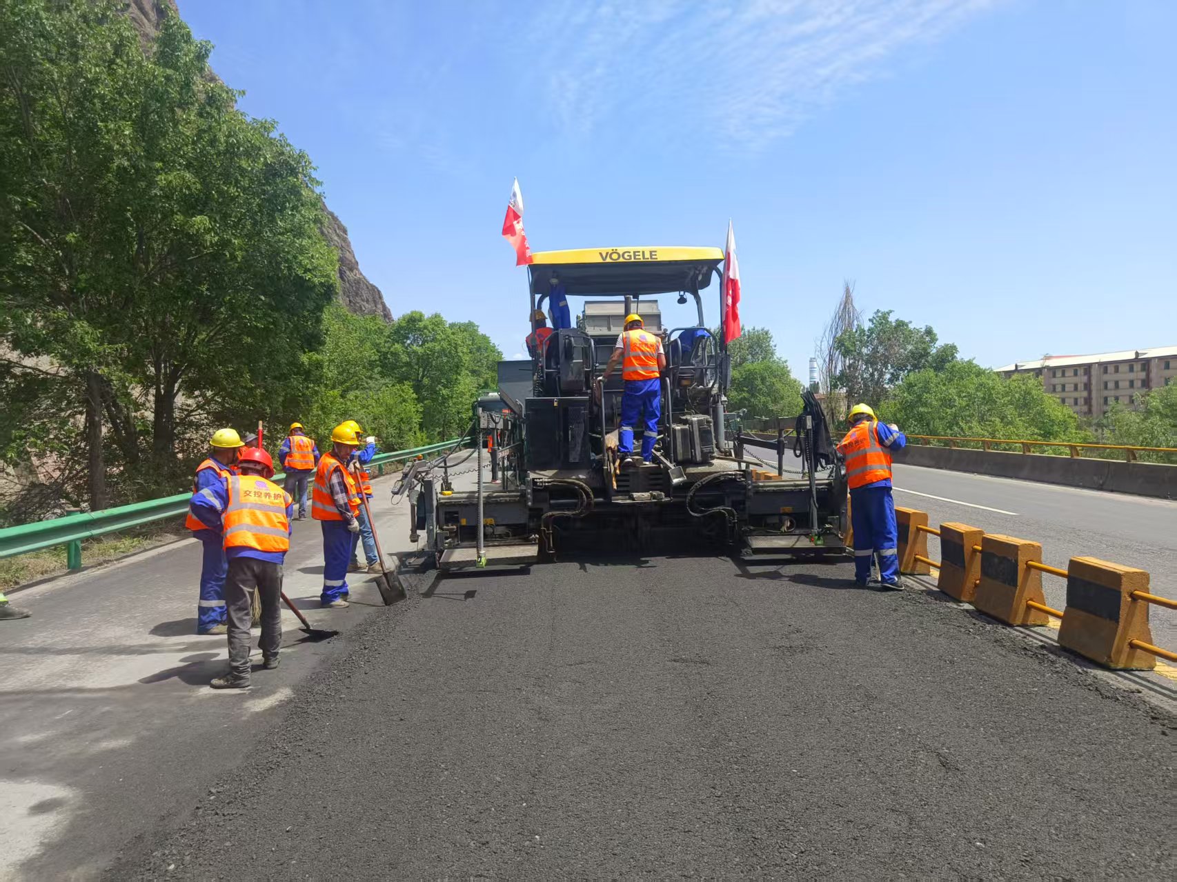 W380CR助力青海高速公路建设——宁大高速