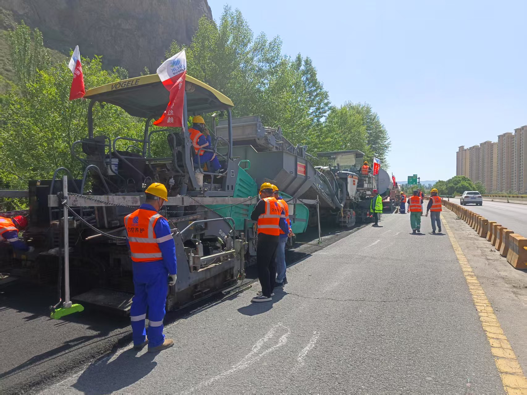 W380CR助力青海高速公路建设——宁大高速