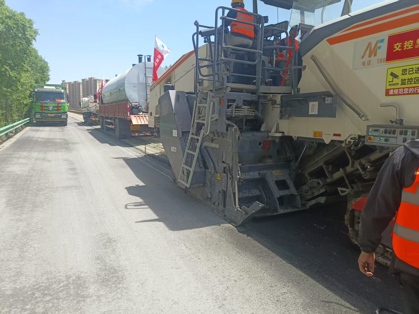 W380CR助力青海高速公路建设——宁大高速